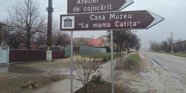 Indicatoare turistice și de orientare stradală