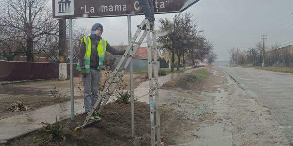 Indicatoare turistice și de orientare stradală